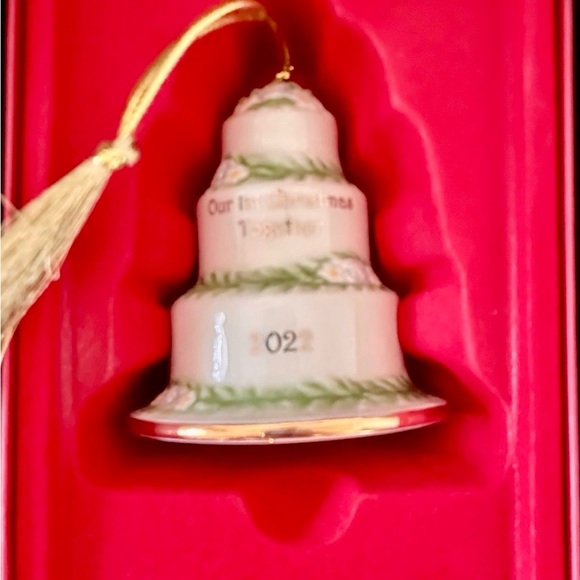 LENOX 2022 CHRISTMAS ORNAMENT - Picture 2 of 5
